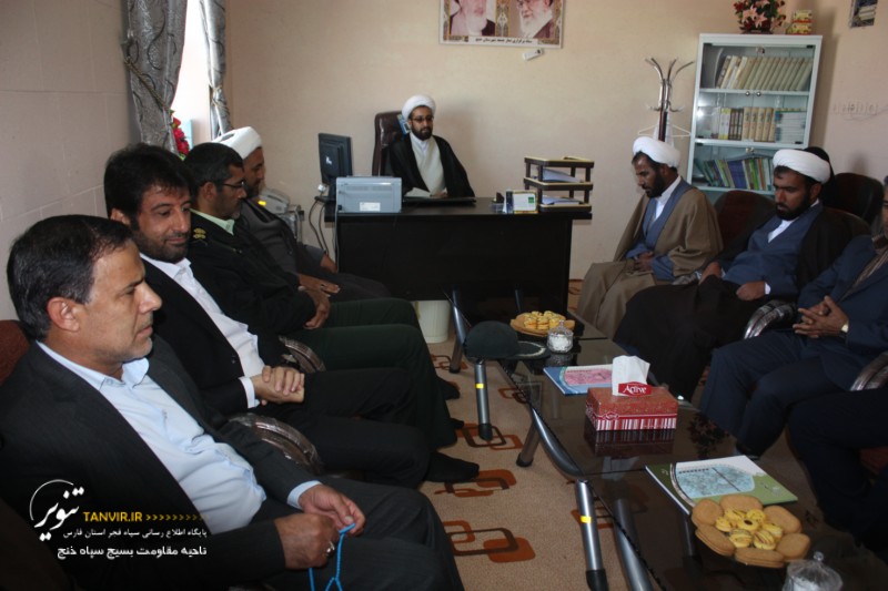 تصاویر: دیدار مسئولین شهرستان با امام جمعه تشیع خنج