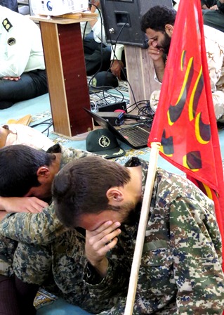 وداع با ابر مردی که صفوف تکفیر در سوریه را شکست/ مردم کازرون در سوگ سردار گریستند+ عکس