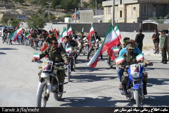 رژه موتوری در شهر مهر برگزار شد.