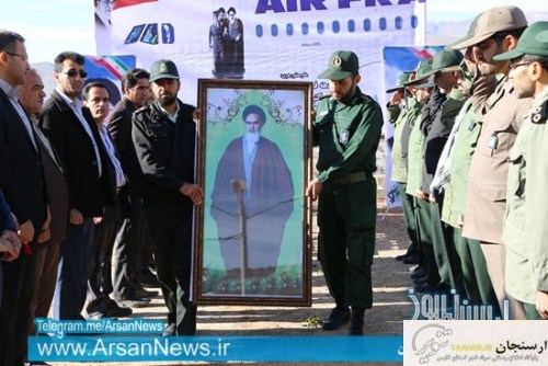 شروع برنامه های دهه فجر در ارسنجان با مراسم نمادین استقبال از امام خمینی(ره)