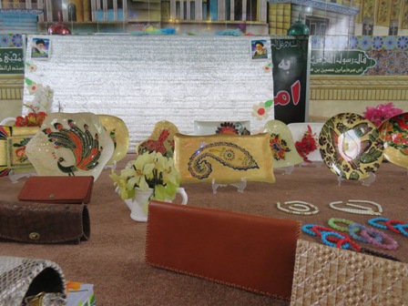 نمایشگاه دستاوردهای مشاغل خانگی بانوان سروستانی برگزار شد