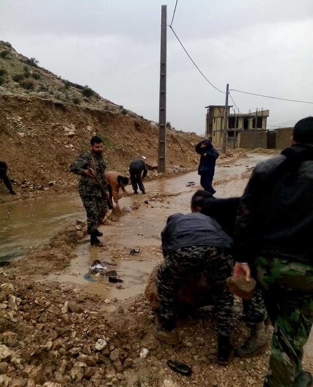 حضور پاسداران و بسیجیان سپاه ناحیه داراب در کنار سایر نیرو های امدادی