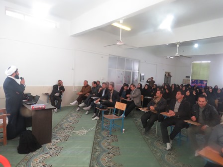 برگزاری کارگاه آموزشی فرق و ادیان  ویژه فرهنگیان بسیجی در سروستان