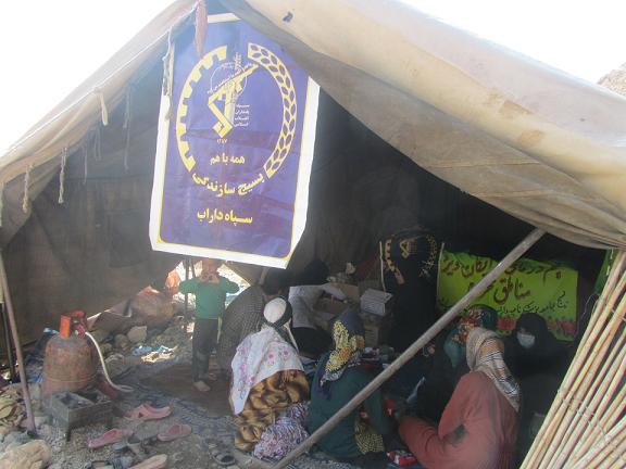 مراجعه تیم پزشکی به منازل افراد بی بضاعت ، مناطق آسیب پذیرو عشایر شهرستان داراب