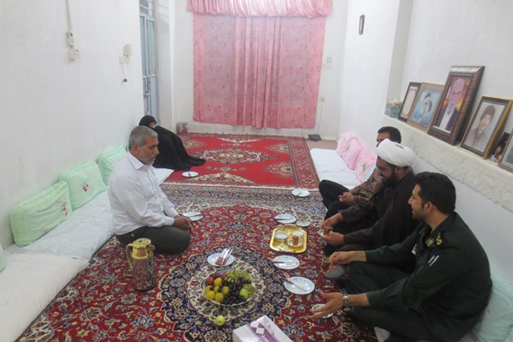 دیدار جمعی از کارکنان ناحیه گراش با خانواده شهیدان سید ناصر سعادت و اصغر زارع: