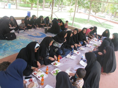 فراخوانی و راهپیمایی روزانه خواهران بسیجی در سروستان