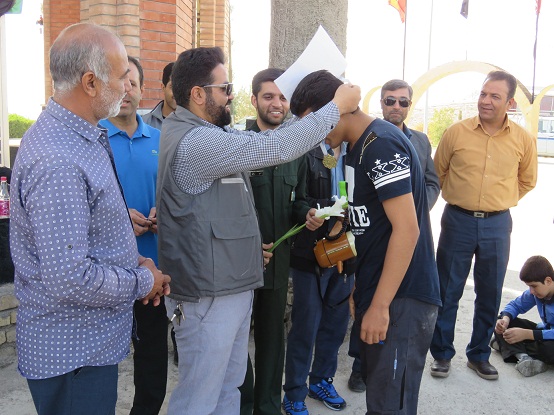 برگزاری مسابقه دو رهروان شهدا به مناسبت هفته بسیج دانش آموزی