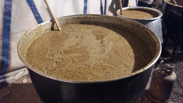 پخت وتوزيع 1800 كيلو آش نذري در مسجدالنبي صفاشهر