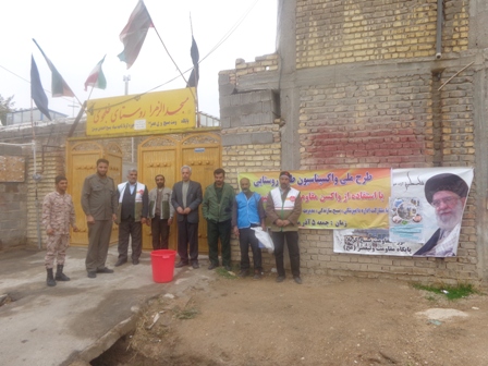 اجرای طرح واکسیناسیون طیور بومی در روستاهای شرق شیراز به مناسبت هفته ی بسیج توسط بسیج سازندگی سپاه ناحیه احمدبن موسی(ع)شیراز