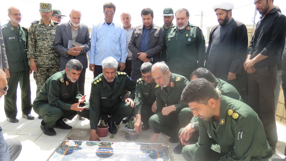 دیدار فرماندهان ومسئولین ارشد سپاه فجر فارس از خانواده شهید مدافع حرم ابوذر فرح خش