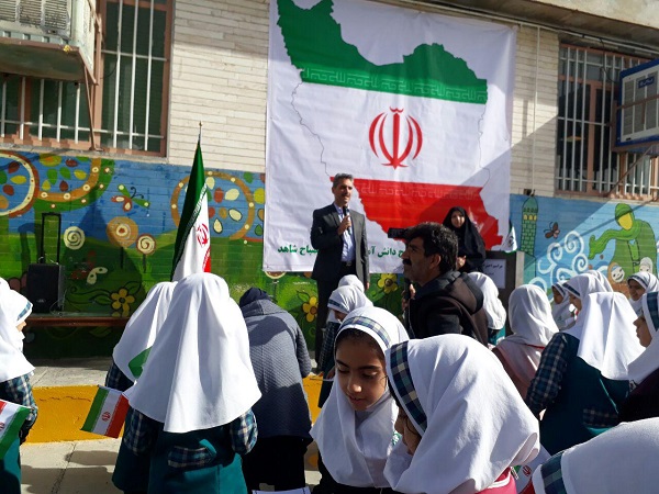 مراسم ادای احترام به پرچم مقدس جمهوری اسلامی ایران در واحد مقاومت امیدان مصباح شاهد