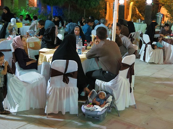 برپایی ضیافت افطاری با حضور کارکنان + تصاویر