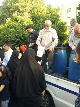 برپایی ایستگاه صلواتی به مناسبت هفته حجاب و عفاف در مسیر راهپیمایی
