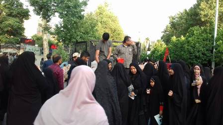 برپایی ایستگاه صلواتی به مناسبت هفته حجاب و عفاف در مسیر راهپیمایی