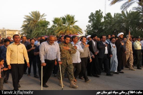 استقبال از سه شهید گمنام جنگ تحمیلی در شهر مهر