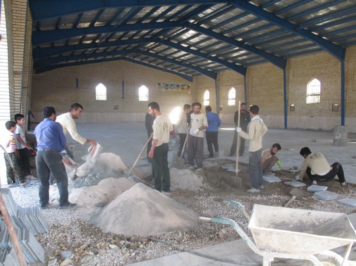 اتمام کار کاشی کاری حسینیه روستای هکوان