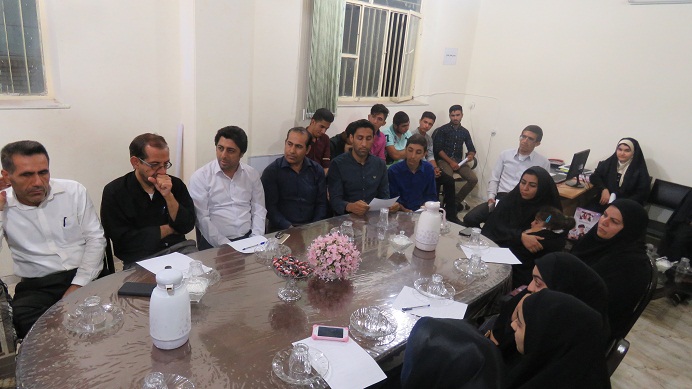 بسیجیان حوزه دانش آموزی شهید فهمیده اوز با  برگزاری جلسه به استقبال هفته بسیج دانش آموزی رفتند.