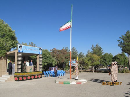 صبحگاه مشترک نیروهای نظامی و انتظامی در ناحیه خرم بید برگزار شد