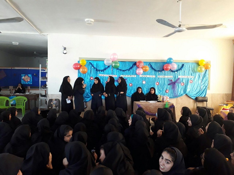 برپایی جشن میلاد رسول(ص) در مدرسه شهید حسن زاده کازرون