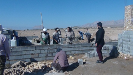 ساخت یک واحد مسکونی روستایی توسط بسیجیان سروستانی در روستای تل پوک