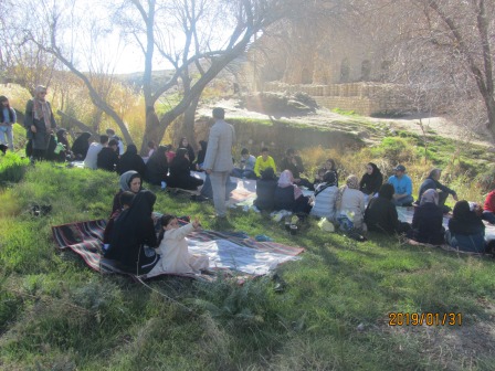 برگزاری اردوی تفریحی یک روزه  کانون بسیج جامعه پزشکی نمازی به منطقه تاریخی فیروزآباد
