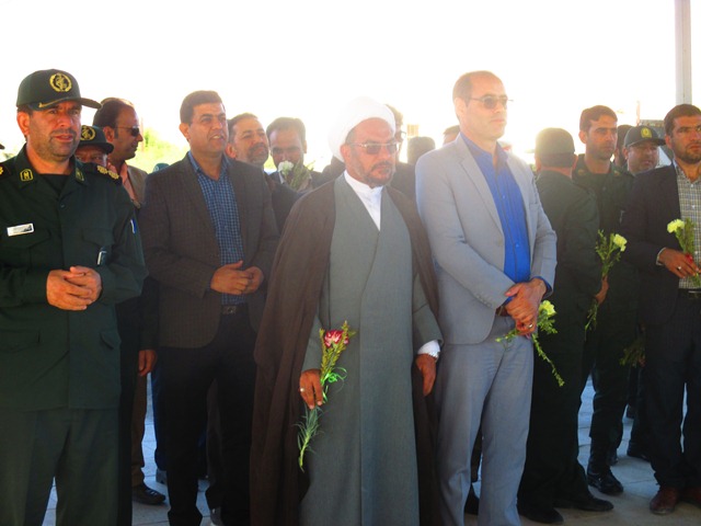 مراسم گل افشانی قبور مطهر شهدا درشهرستان قیروکارزین