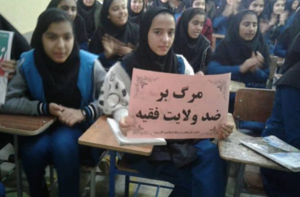 جشن انقلاب در مدرسه شهید دهقانی