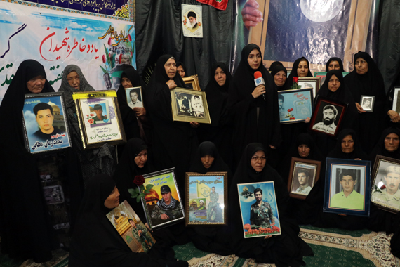 تجلیل از 35 مادر شهید شهر شیراز برگزار شد