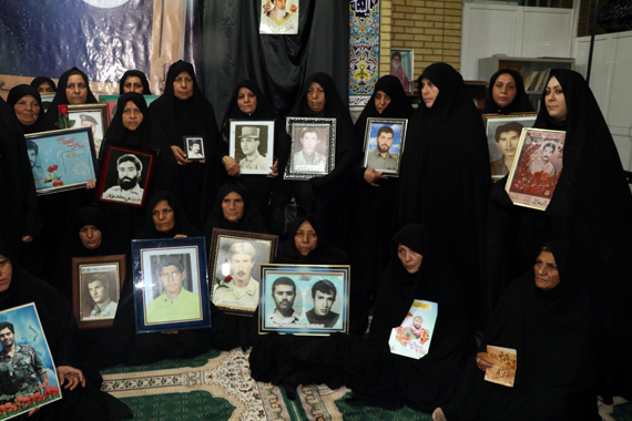 تجلیل از 35 مادر شهید شهر شیراز برگزار شد