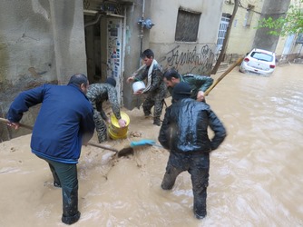 گزارش تصویری از فعالیت سپاه و بسیج در امداد رسانی به سیل زدگان شرق شیراز