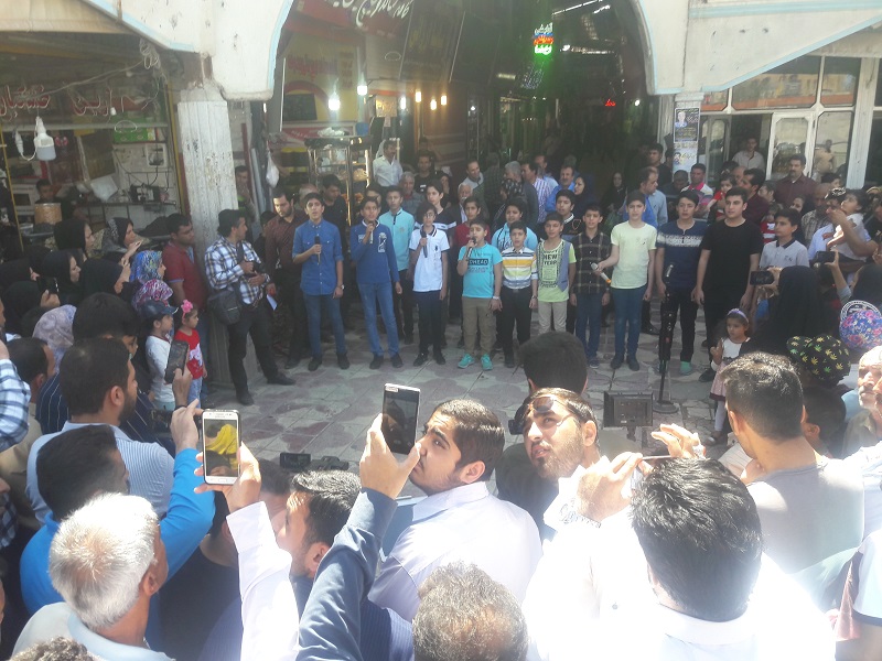 اجرای سرود توسط پایگاه مالک اشتر در میدان شهدا