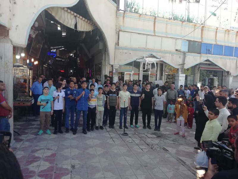 اجرای سرود توسط پایگاه مالک اشتر در میدان شهدا