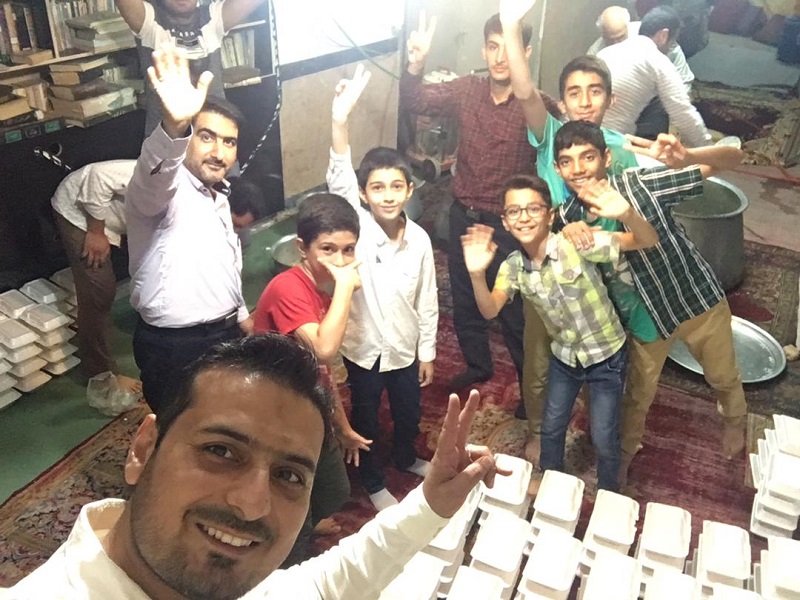 تهیه وتوزیع 400 پرس غذای افطاری توسط پایگاه امام سجاد(ع)