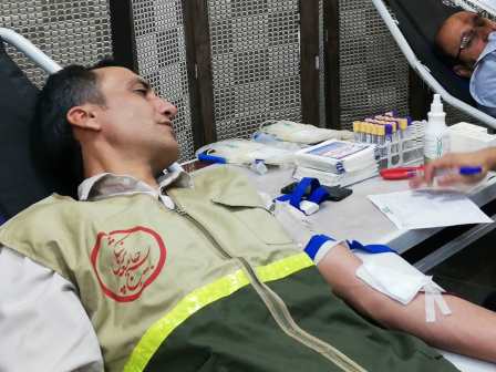اهداء خون بسیجیان جامعه پزشکی بمناسبت روز ملی اهداء خون