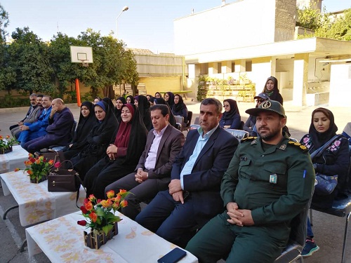 مراسم صبحگاه مشترک و زنگ استکبارستیزی  با حضور فرمانده ناحیه سپاه احمدابن موسی (ع) و رئیس اداره آموزش و پرورش ناحیه 4 شیراز