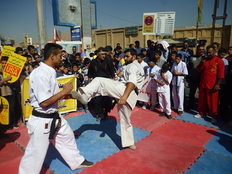 حضور ورزشکاران بسیجی ناحیه احمد بن موسی(ع) در راهپیمایی 13 آبان