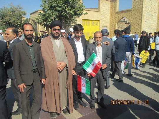 حضور مدیران و بسیجیان ادارات استان و شهرشتان در راهپیمایی 13 آبان