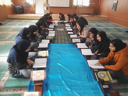 کلاس های روخوانی و روانخوانی قرآن کریم در مدارس شهید بهنام محمدی بسیج دانش آموزی 4 محدثه