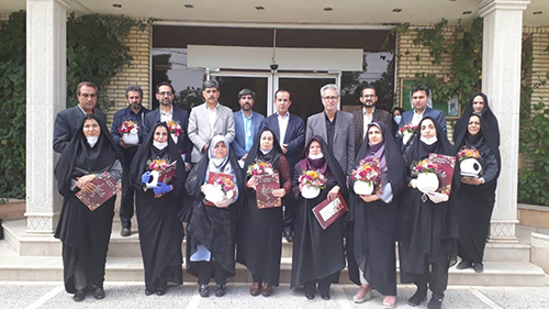 به مناسبت هفته بزرگداشت مقام معلم از دبیران نمونه استانی در آباده تجلیل شد
