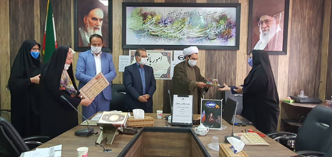 به مناسبت هفته عفاف حجاب کانون بسیج فرهنگیان مرودشت جلسه با حضور امام جمعه مرودشت برگزار نمود