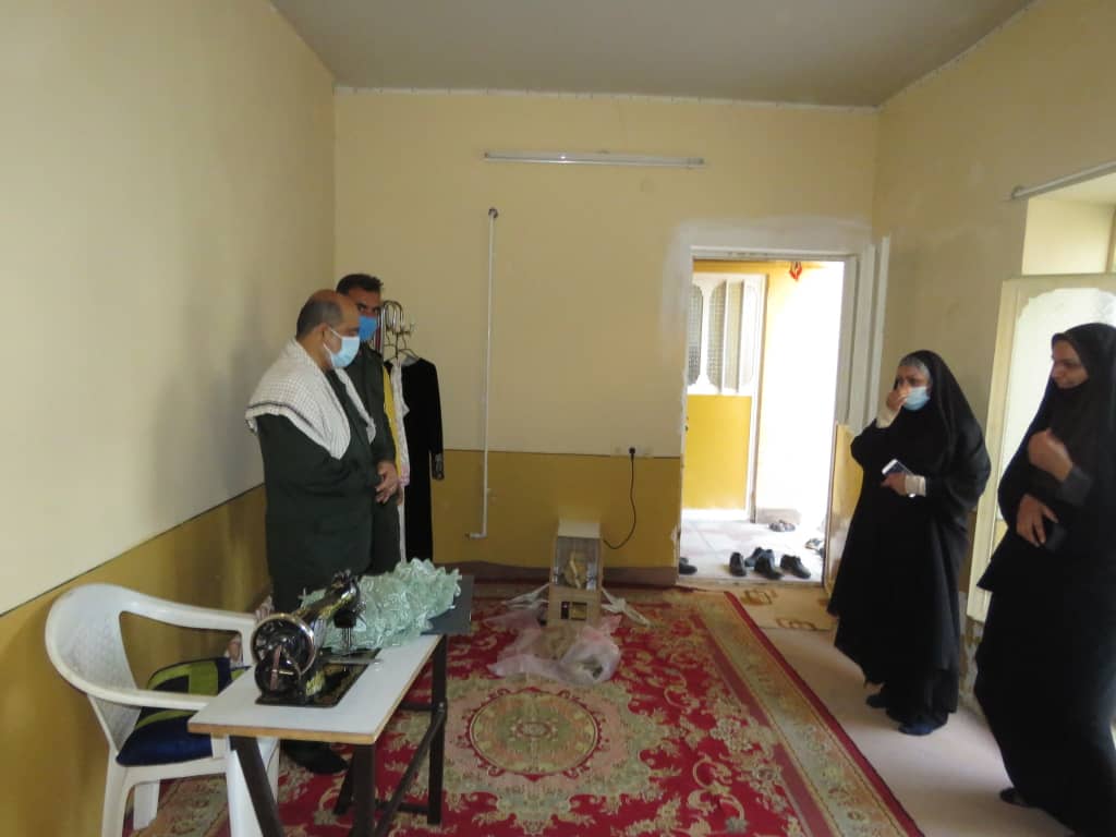 بازدید فرمانده سپاه خنج از کارگاه‌های مشاغل خانگی در سطح شهرستان