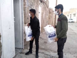 تهیه وتوزیع ۱۸۰ بسته پروتئینی و معیشتی در حاشیه شهر داراب