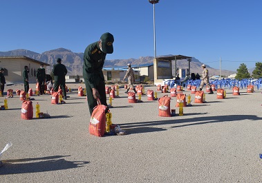 اهداء 700 بسته معیشتی در رزمایش مومنانه سپاه ناحیه نی ریز در هفته بسیج