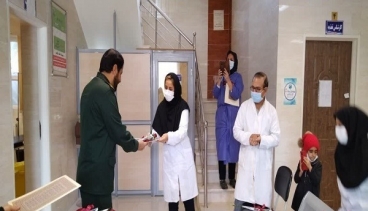 فرمانده سپاه ناحیه محمد رسول الله (ص) شیراز از کادر پزشکی و پرستاری مرکز بهداشت شهرک قصرقمشه تجلیل کرد +عکس