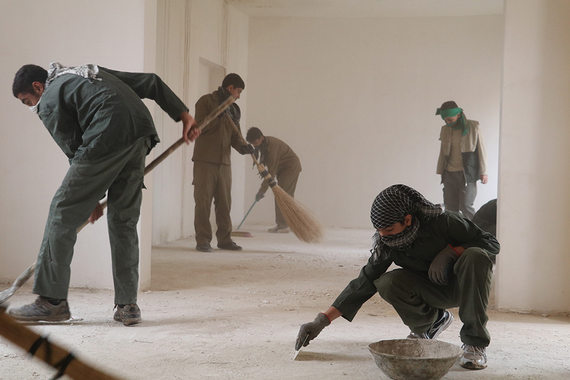 تصویری از فعالیت جهادگران - نظافت و بهسازی مدرسه