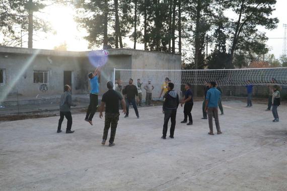 برگزاری مسابقات ورزشی با حضور اهالی روستا