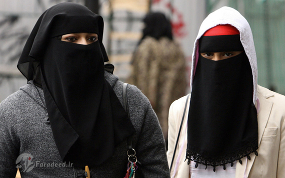  دختران مسلمان در یکی از خیابان های لندن 