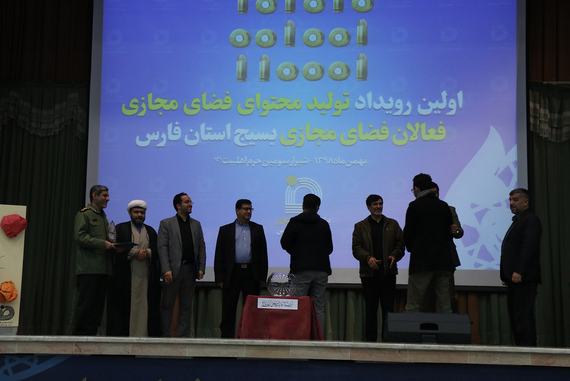 تجلیل از تیم برتر بخش پویانمایی - تیم بام گاه از شیراز