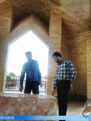 حضور در مقبره استاد میرزا احمد نی ریزی
